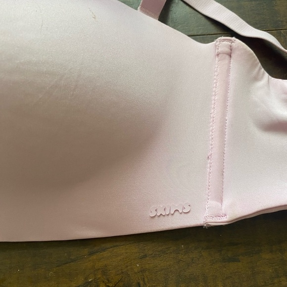 Skims Wireless Strapless Baby Pink bra - Picture 9 of 15